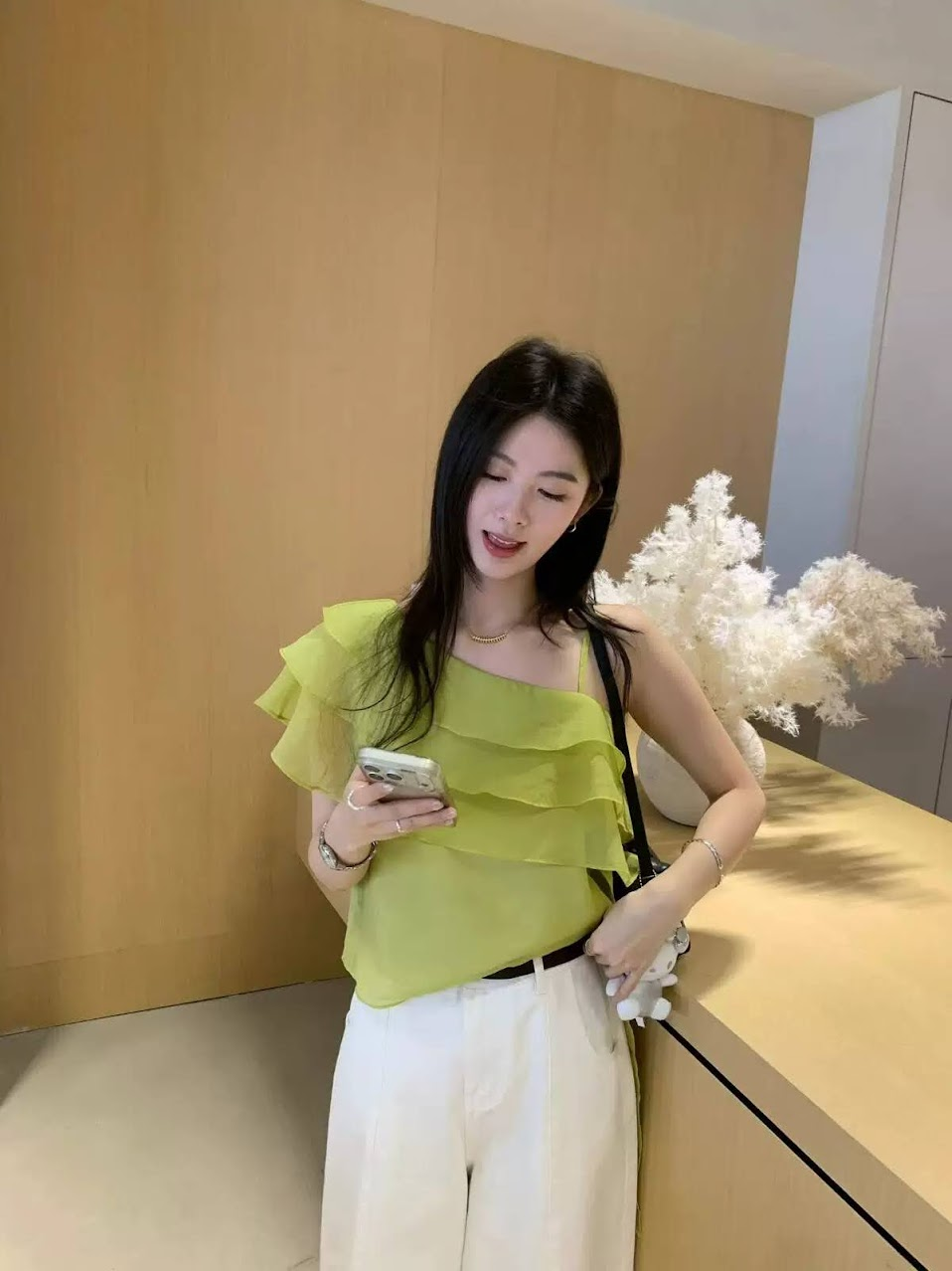 Lucas - Ao sơ mi voan lệch vai xếp bèo tầng_thumbnail_2