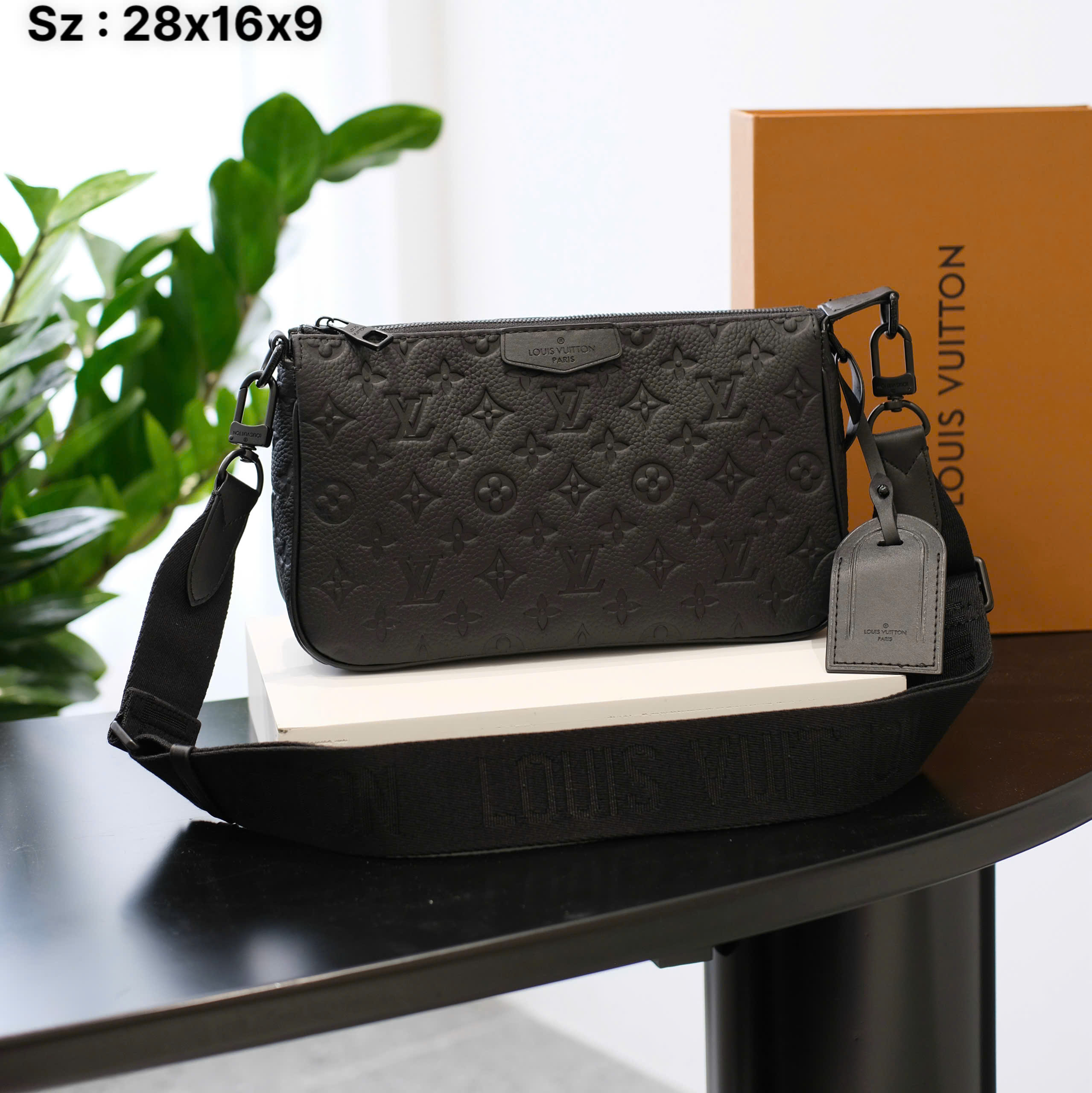  túi đeo chéo Louis Vuitton Pochette Accessoire X