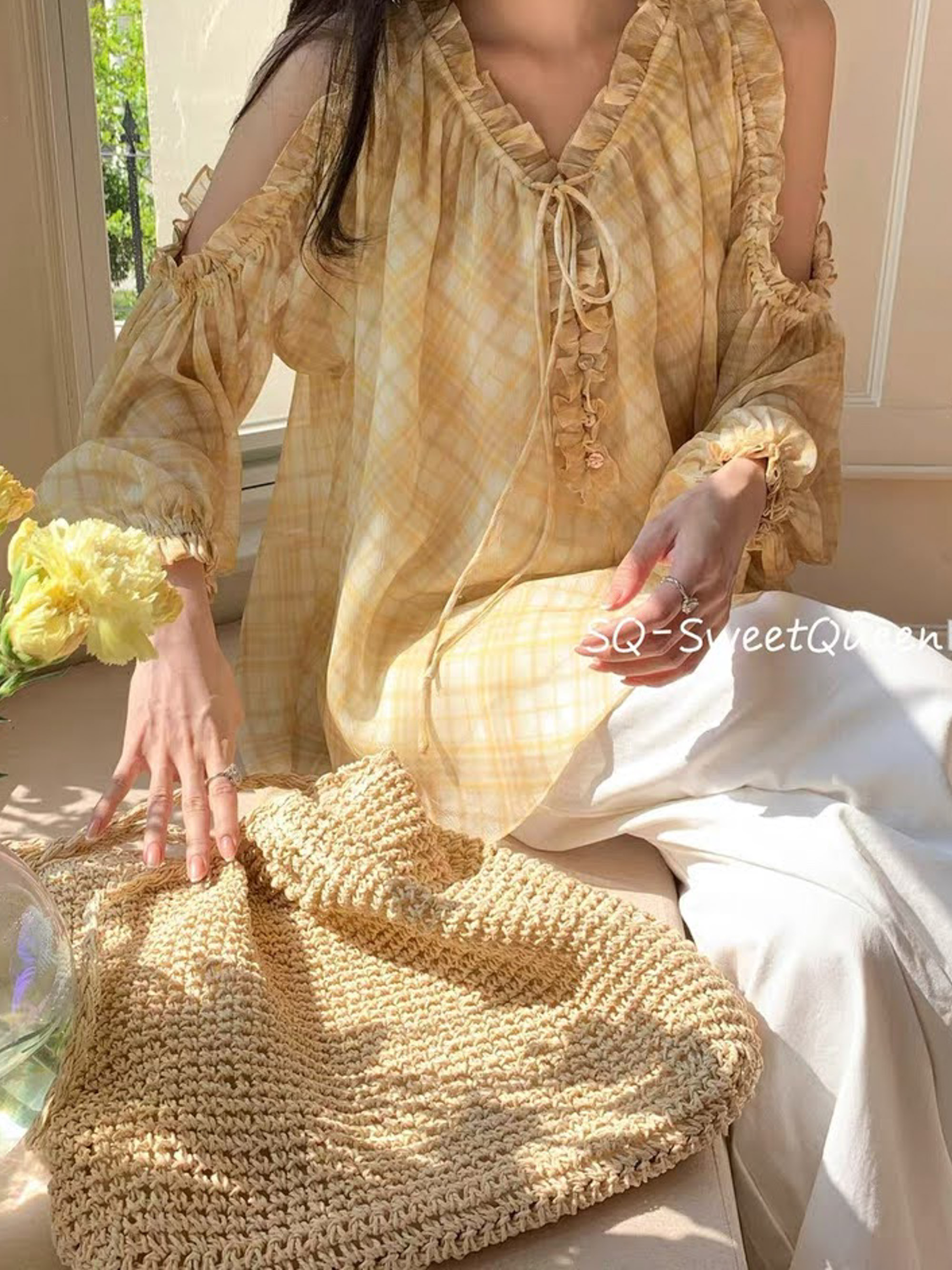 Áo sơ mi caro cổ tim cut out vai cúc ngọc nơ ngực SQ_thumbnail_4