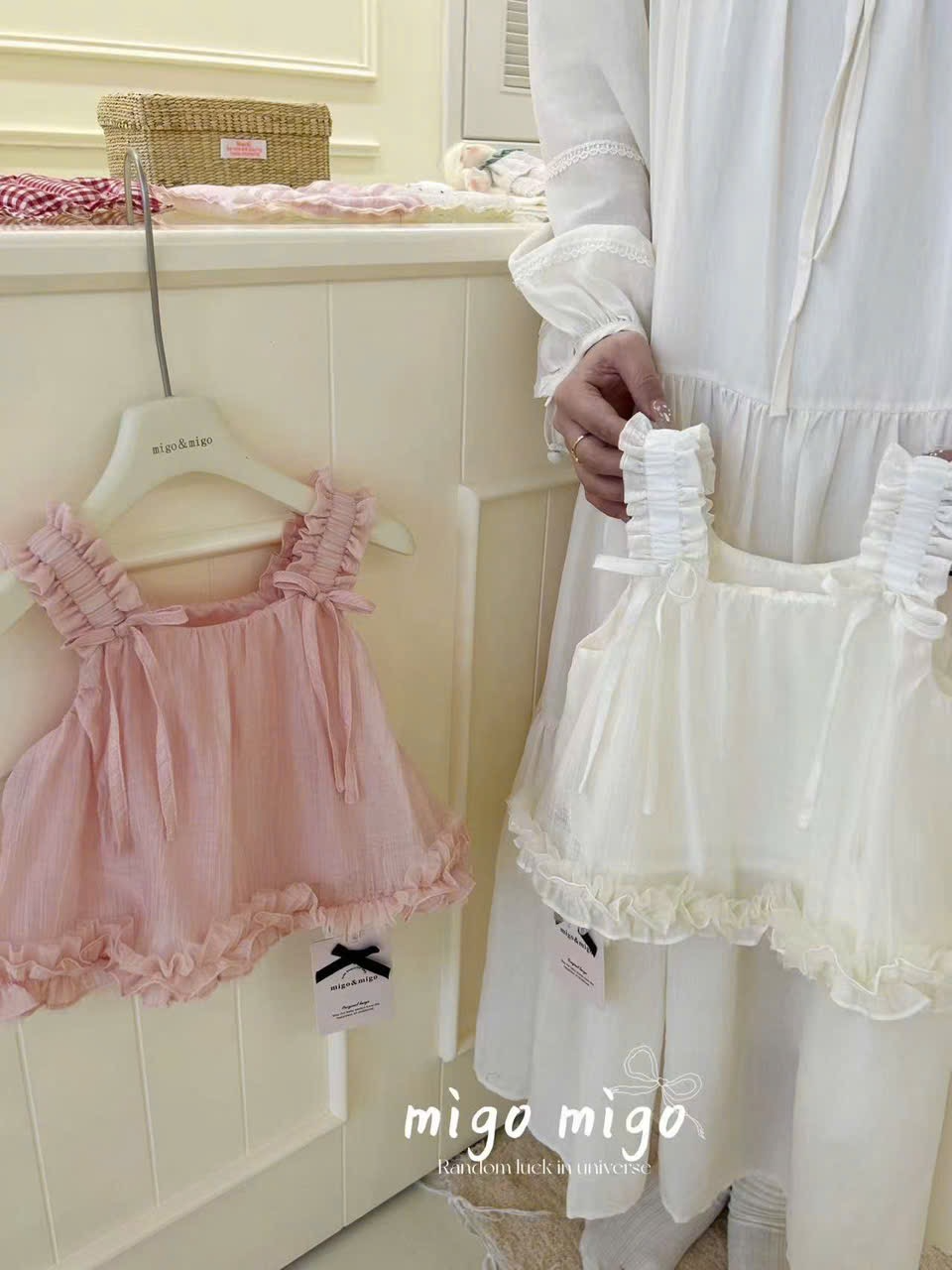 MG03 - Áo 2 dây bản to màu hồng dáng xuông hãng Migo