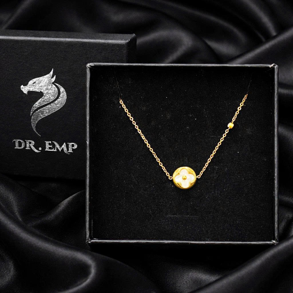 vòng tay titan vàng charm tròn khắc hoa bốn cánh trắng