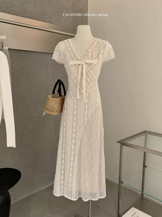 Lucas - Váy ren cộc tay cổ tim viền ren đính nơ ngực đắp chéo eo chân xòe dáng dài