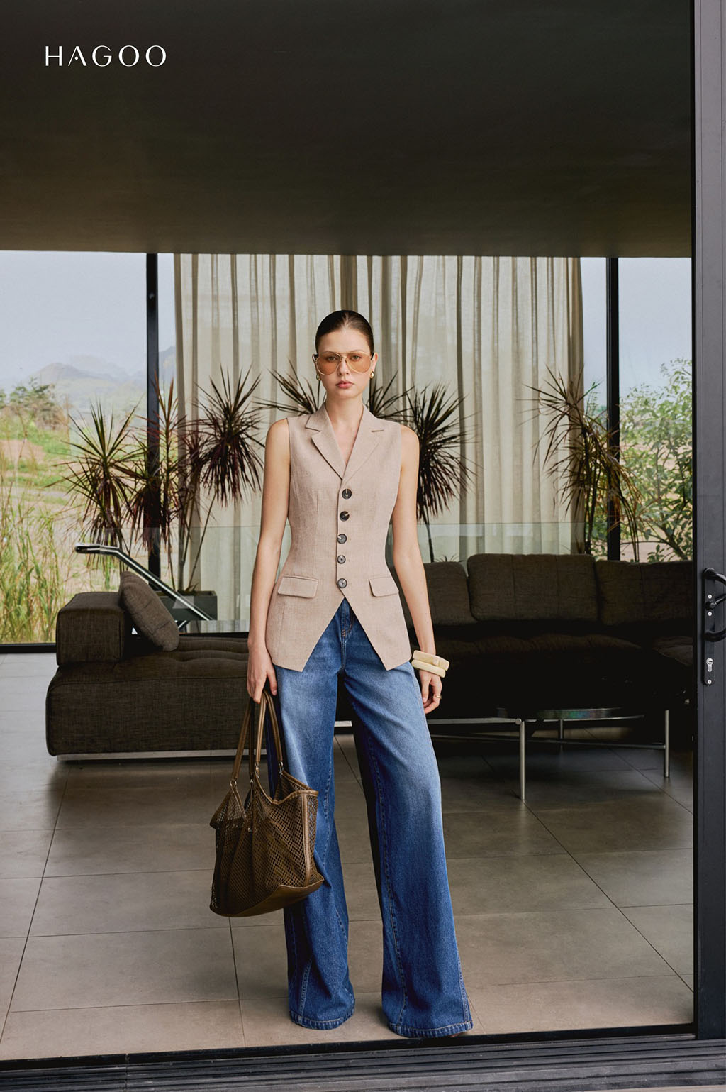 Áo gile bẻ ve khuy sừng to HAGOO_thumbnail_4