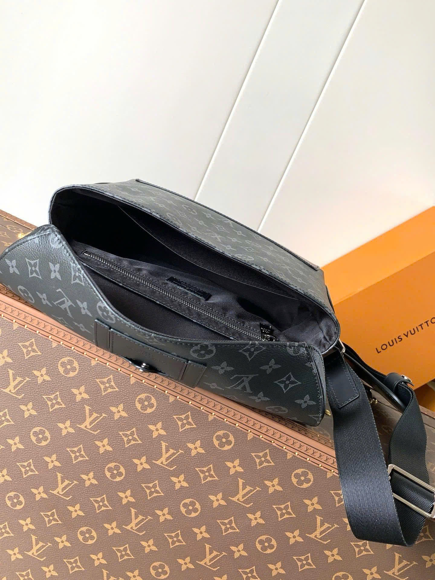 Túi đeo Louis Vuitton Messenger PM Voyager Monogram Eclipse_thumbnail_6
