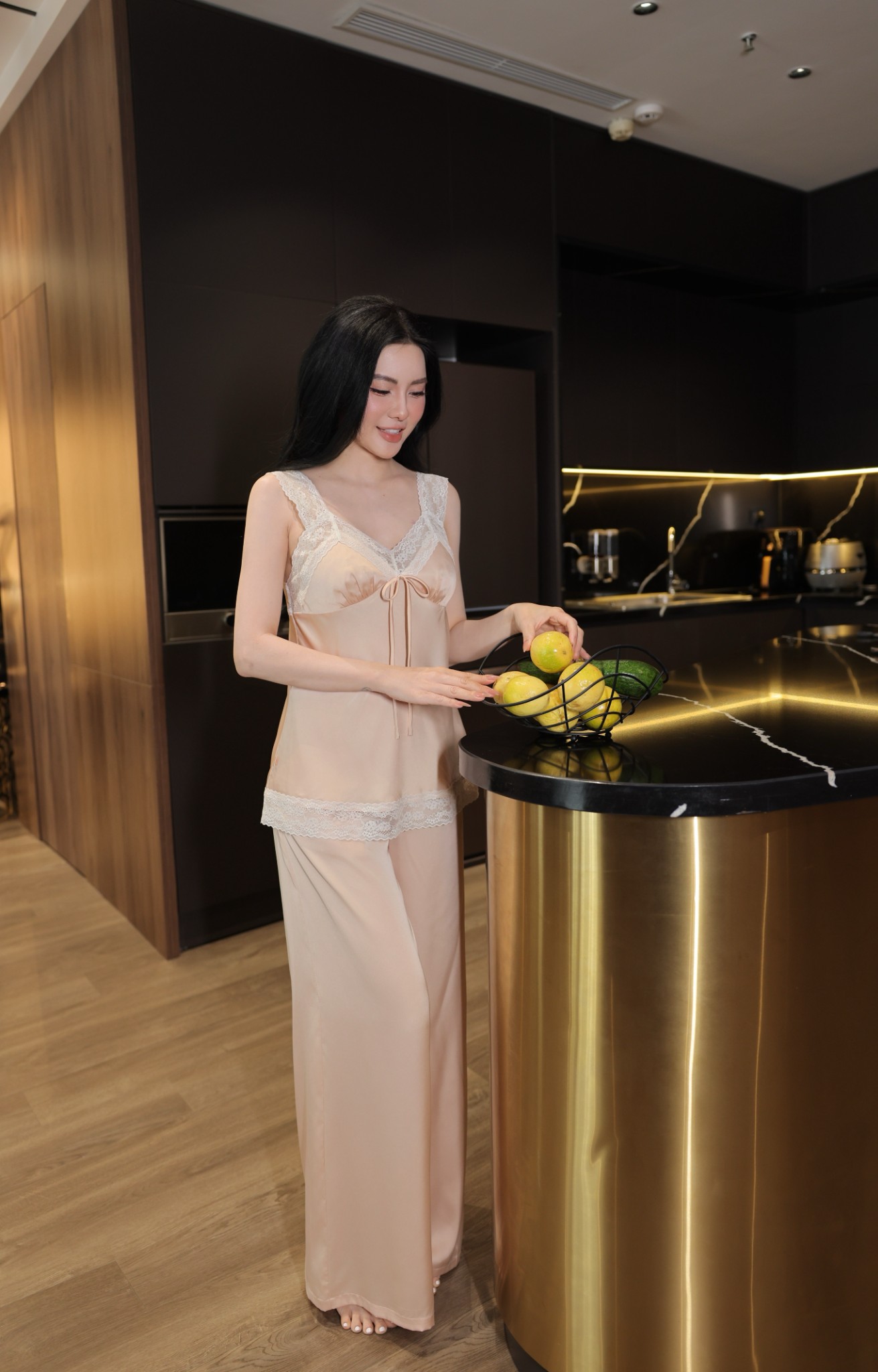 Bộ Lụa Phối Ren Áo 2 Dây Quần Dài BN684_thumbnail_2