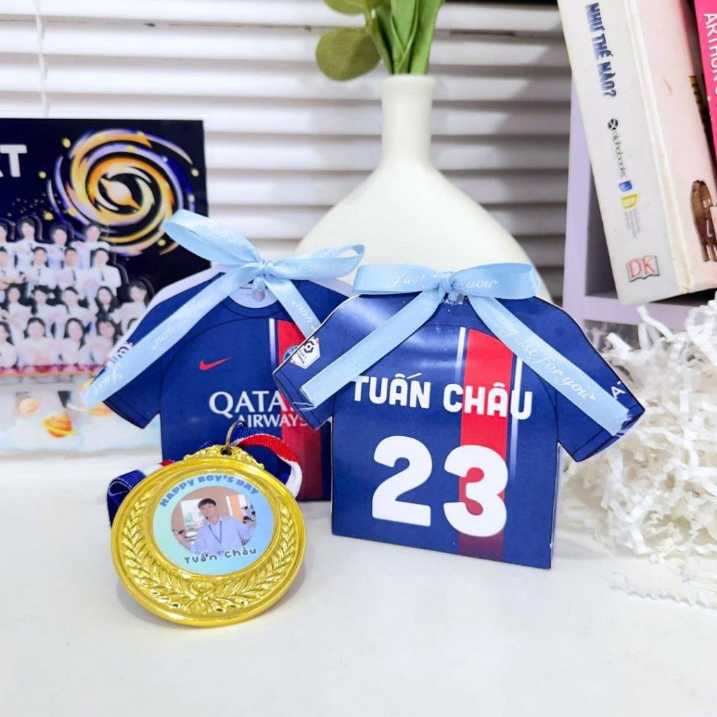 Set Túi quà Áo Đá Banh (Áo Đá Bóng) + Huy Chương in theo yêu cầu phù hợp tặng Boy's Day, Kỷ Yếu, Sinh nhật, Anniversary_thumbnail_2