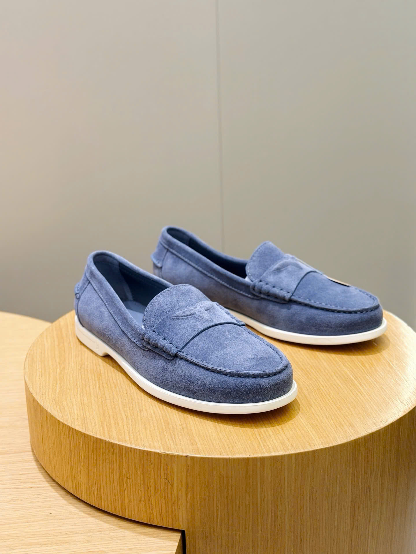 Giày Slipon Da Lộn LV