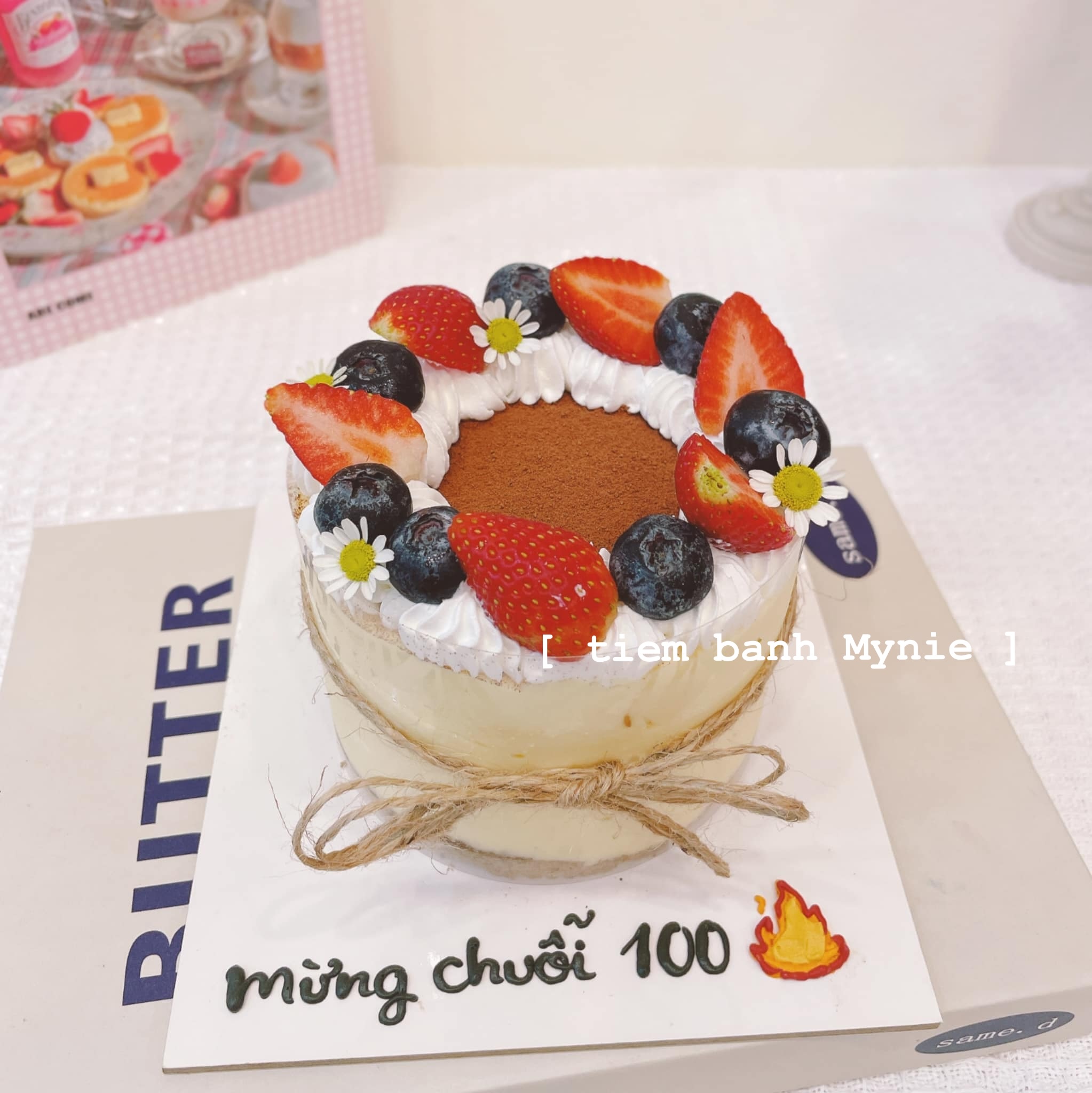 Bánh kem trái cây mix dâu tây và việt quất TT0030
