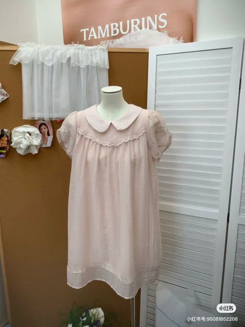 Lucas - Váy thô cộc tay cổ sen phối ren dáng suông xòe nhẹ phối ren gấu váy