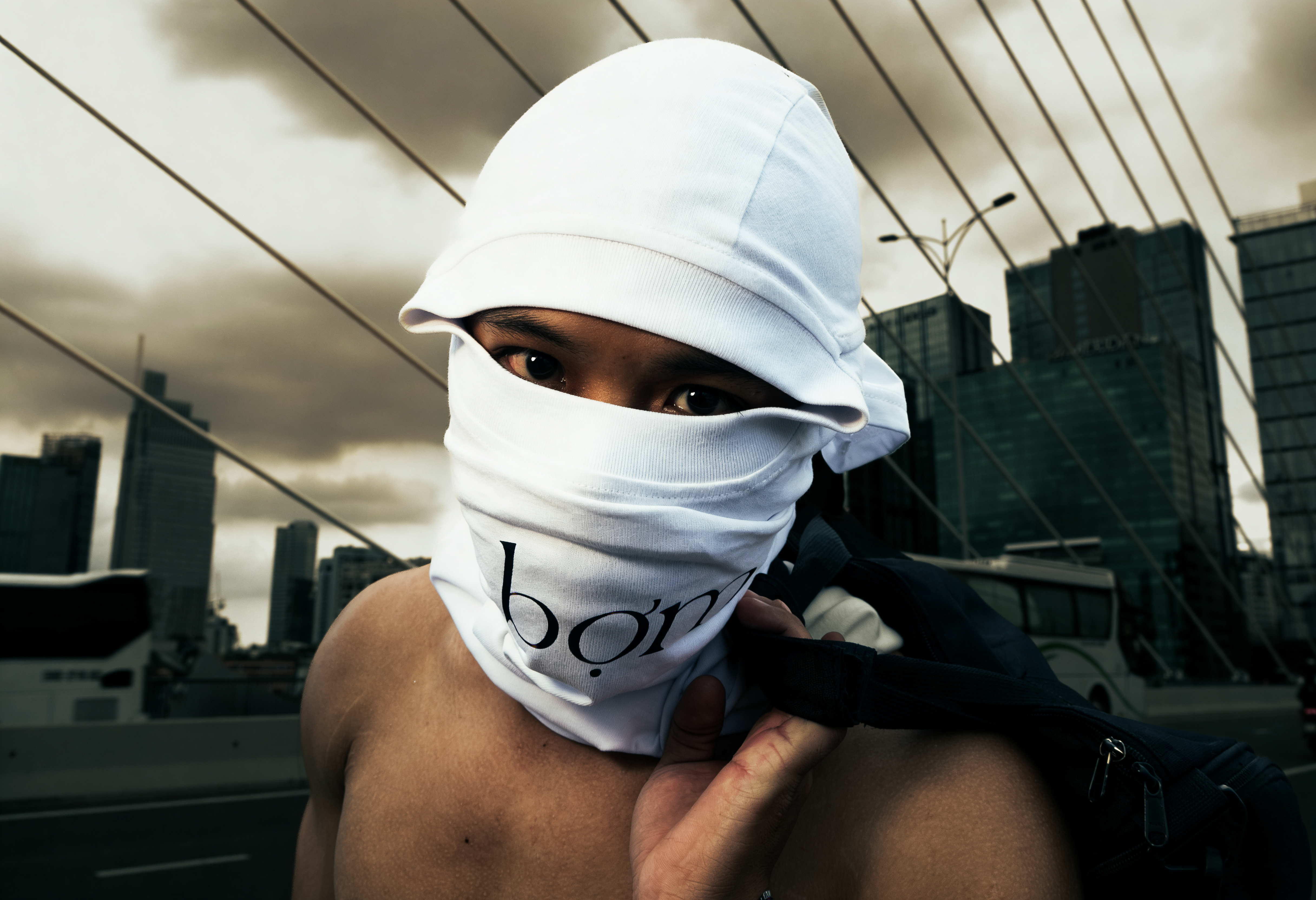 magnific__lower-the-edge-of-the-mask-so-that-it-completely-c__67116
