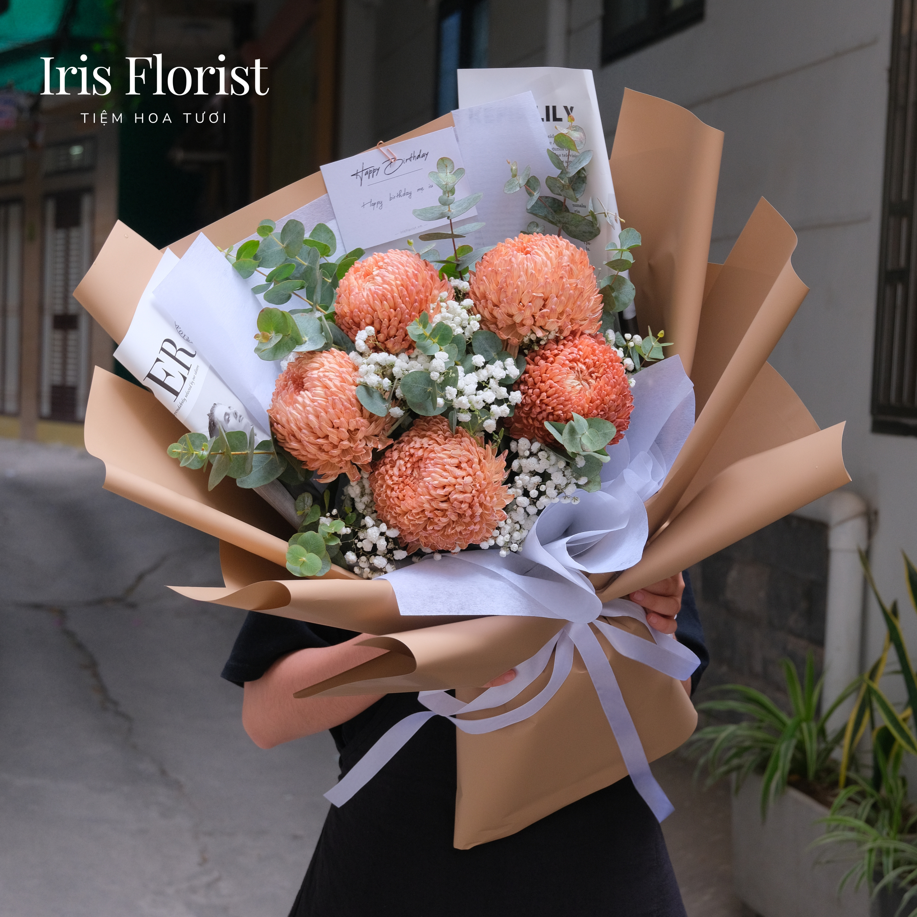 Bó cúc mẫu đơn nâu 5b mix hoa lá phụ