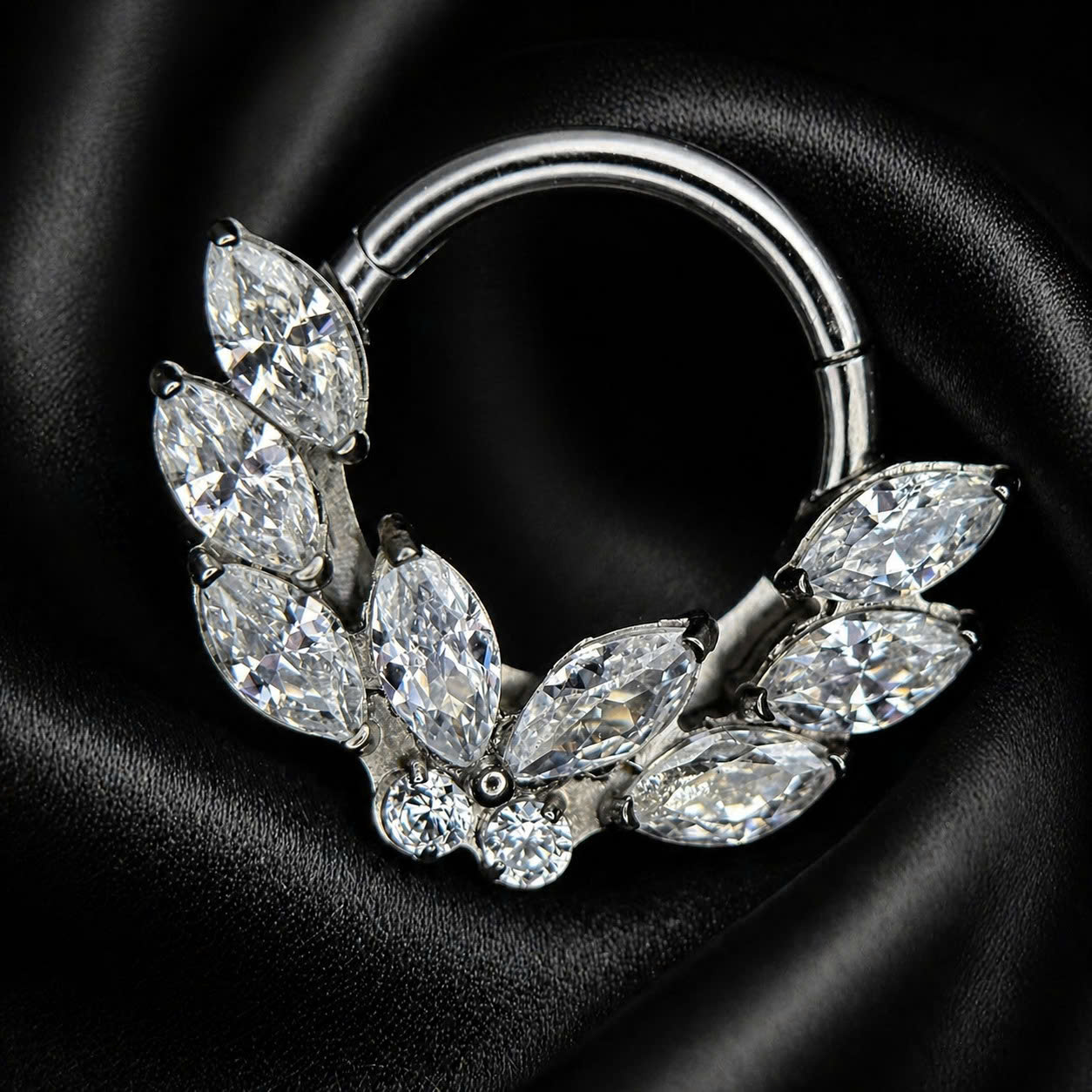 Daith titan bướm trắng 6 lá 10mm