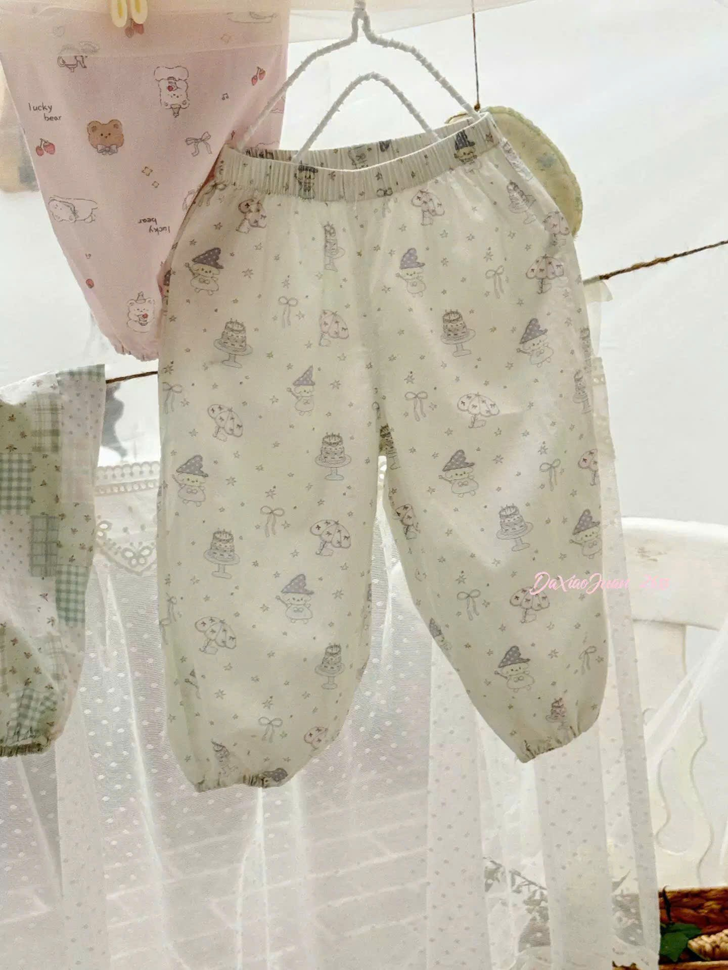 DX08 - Quần dài thô màu be họa tiết bánh kem DXJ (sz 90-140)