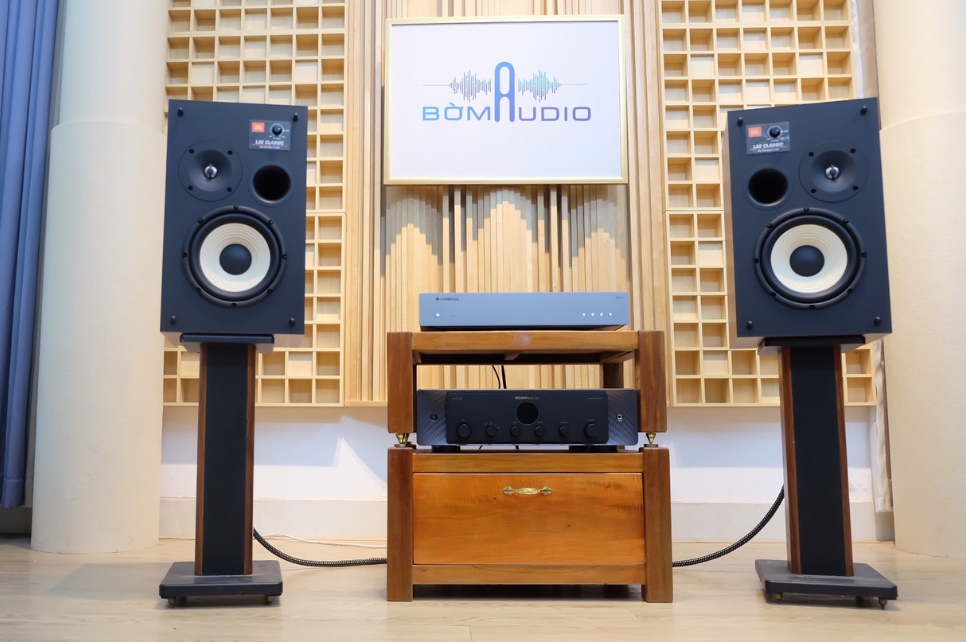 Hình ảnh chụp thực tế combo amply Marantz Model 30 + Network Player Cambridge AXN 10 + Loa JBL L82 Classic - B53 tại Bờm Audio.