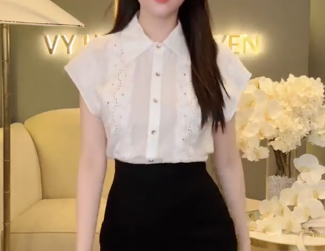Sơ Mi Tay Hến Thêu Ren Hoa Nổi