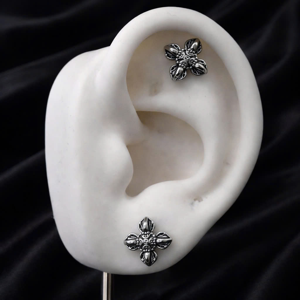 Khuyên kiểu Chrome Heart