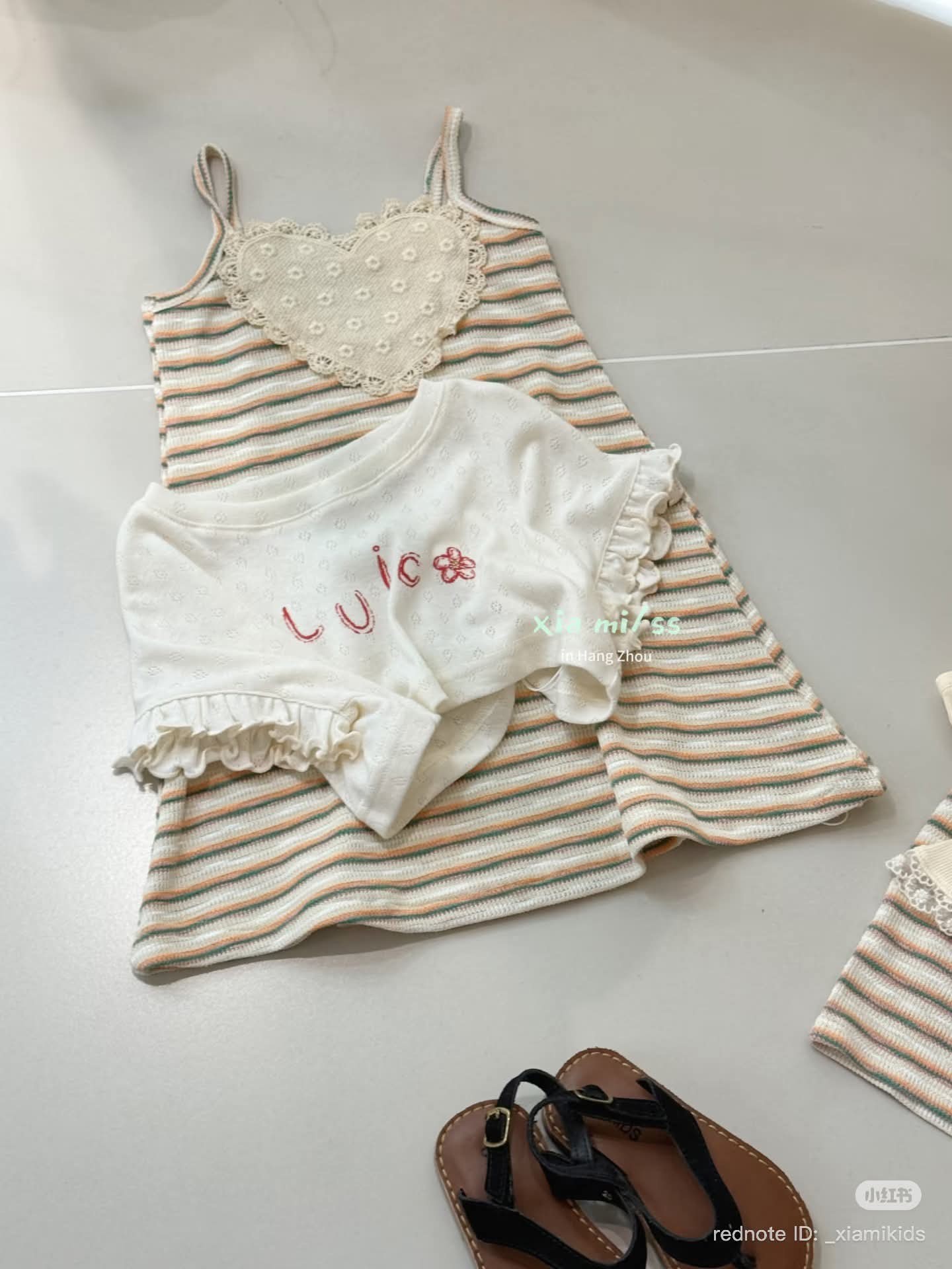 A05 - Set váy 2 dây kèm áo len croptop mỏng hãng iLuico (6513)