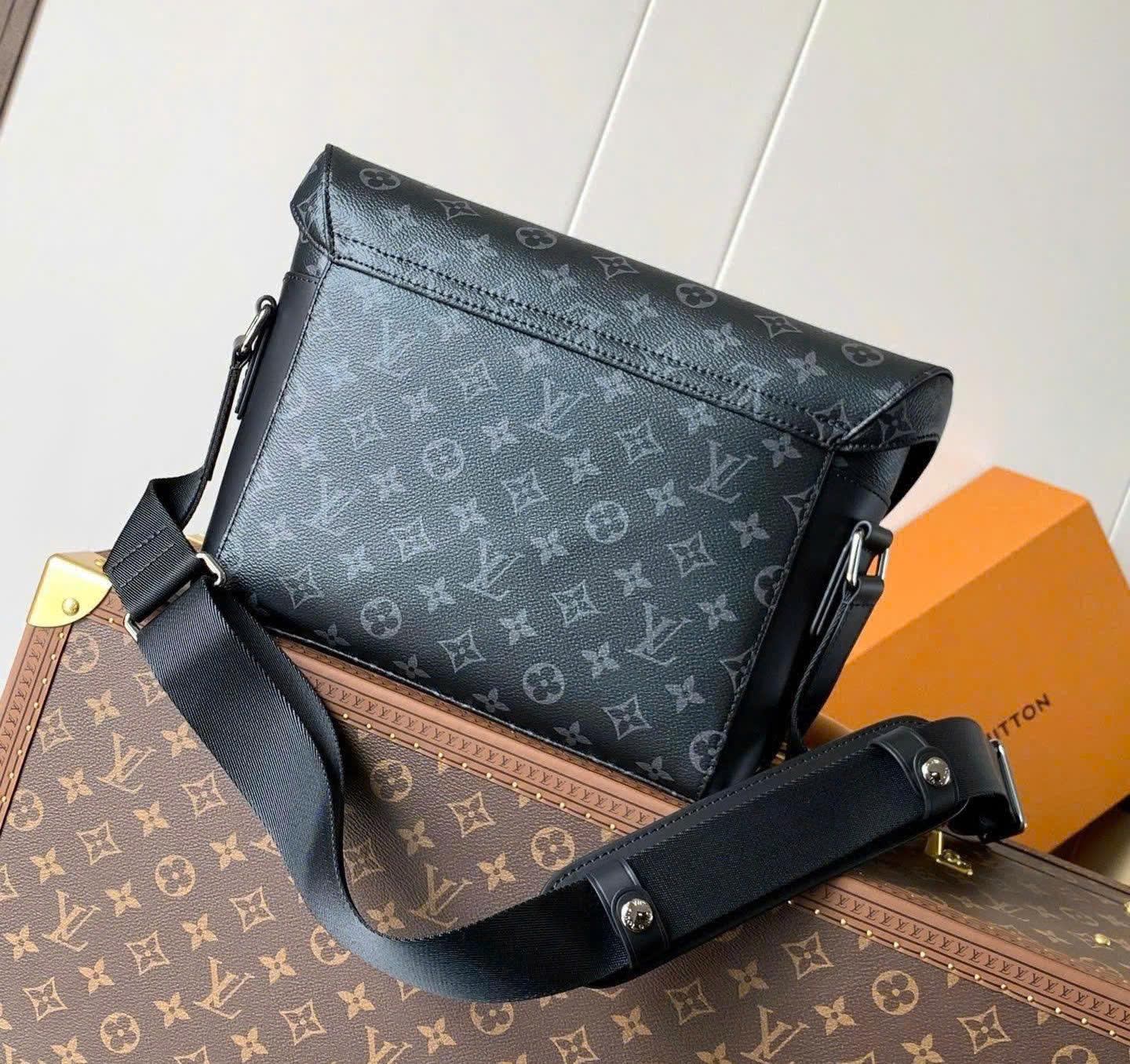 Túi đeo Louis Vuitton Messenger PM Voyager Monogram Eclipse