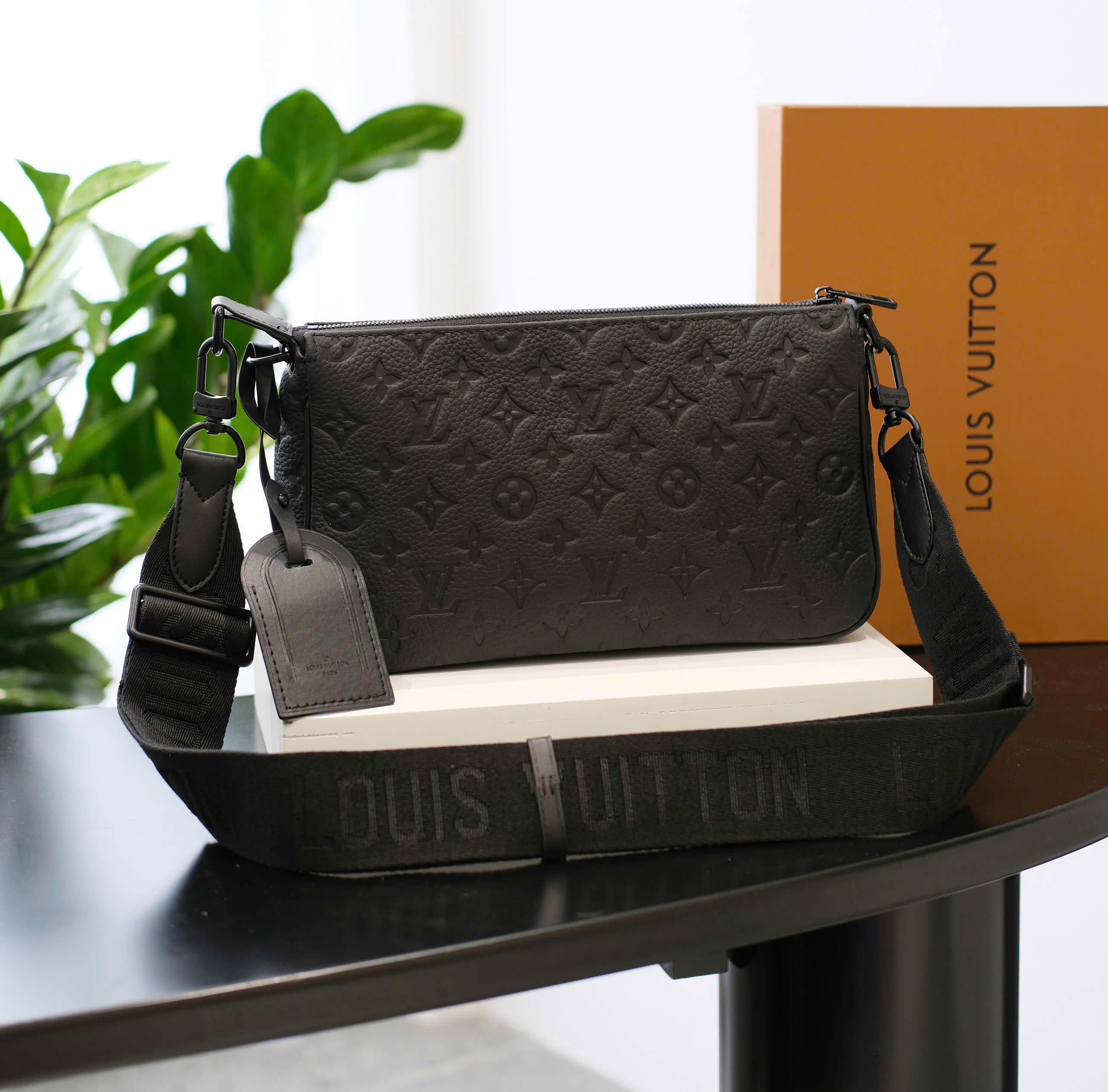  túi đeo chéo Louis Vuitton Pochette Accessoire X_thumbnail_2