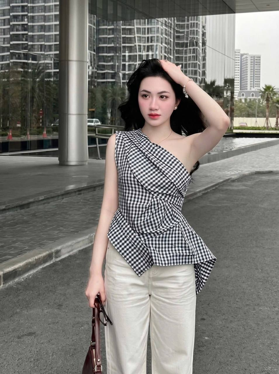 Áo Kiểu Nữ Thiết Kế cúp chéo lệch vai bèo kẻ AH.26199 (C) (0687)