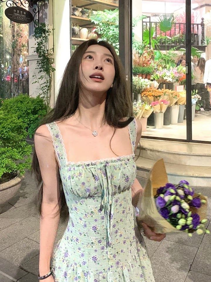 Lucas - Váy hoa nhí 2 dây bản to viền ren ngực chân xòe nối tầng dáng dài_thumbnail_6