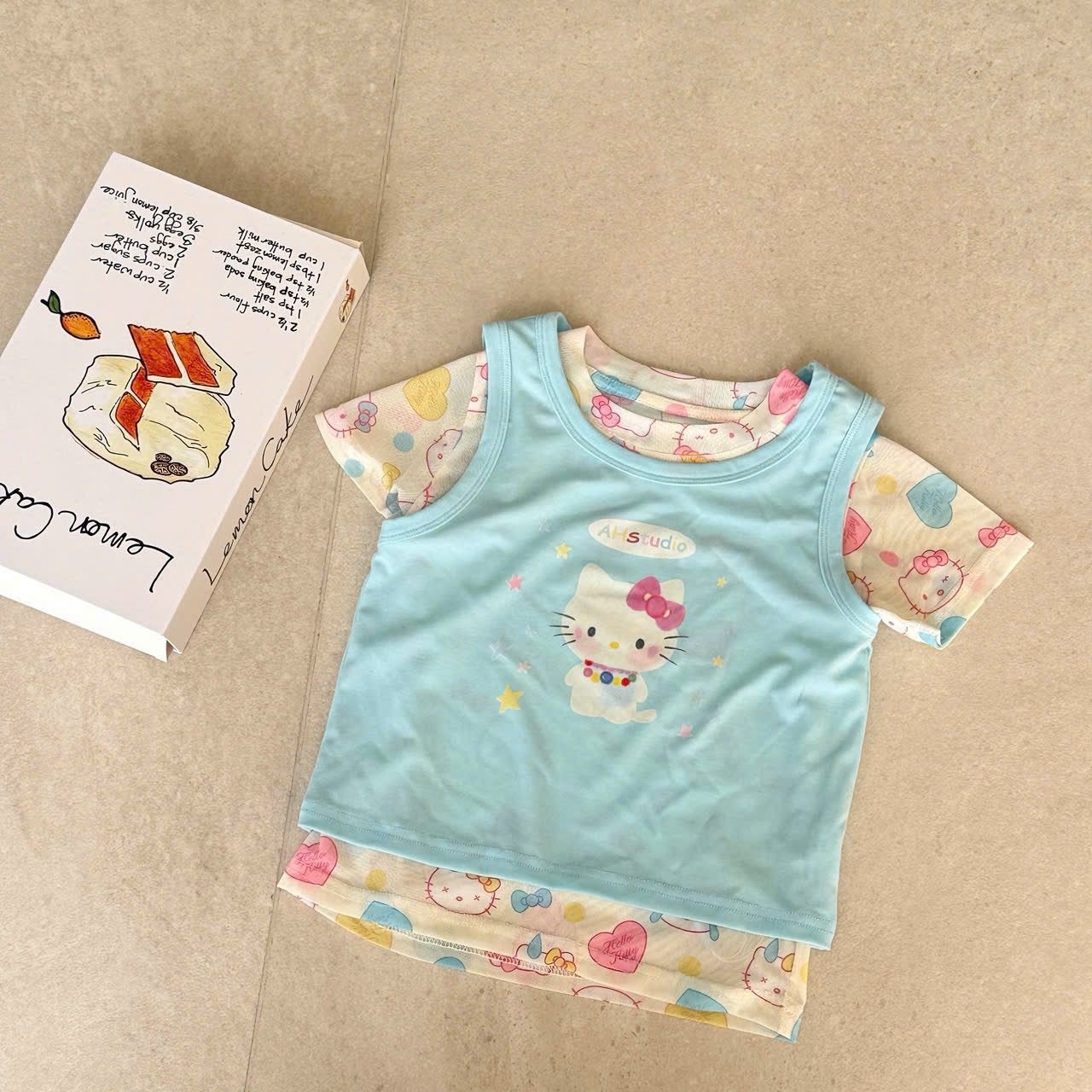 AH102 - Set áo thun cộc tay hoạ tiết kitty kèm áo sát nách xanh hãng AH
