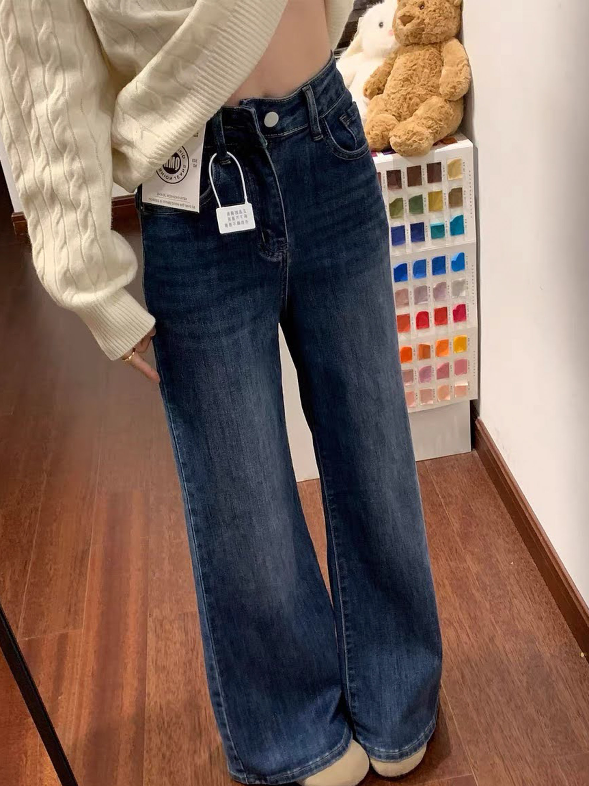 Quần Jeans ống suông mài nhẹ túi tròn tag nhựa