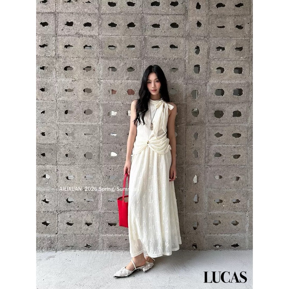 Váy yếm maxi ren cổ nơ lệch, phối bèo đính ngang eo chân váy xòe