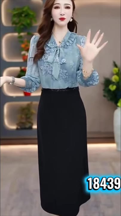 18439-Đầm liền voan dài tay in họa tiết xanh dương cổ nơ viền bèo ( voan,lụa,lót)
