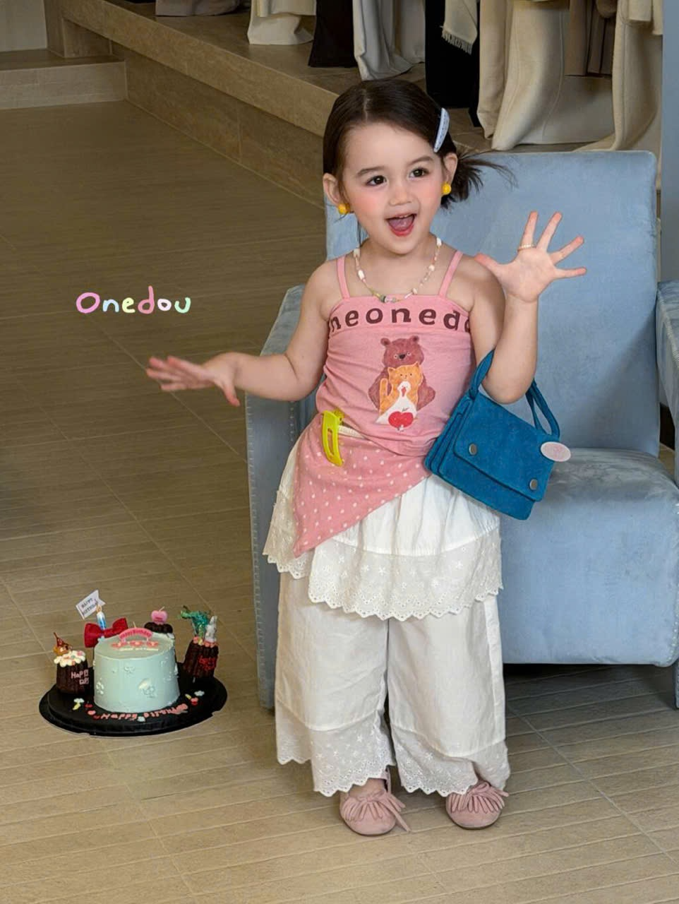 OD17 - Áo  dây hồng hoạ tiết gấu hãng One Dou