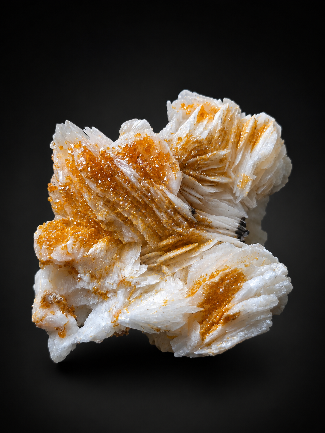 Vanadinite cộng sinh trên Barite - Xuất xứ Morocco