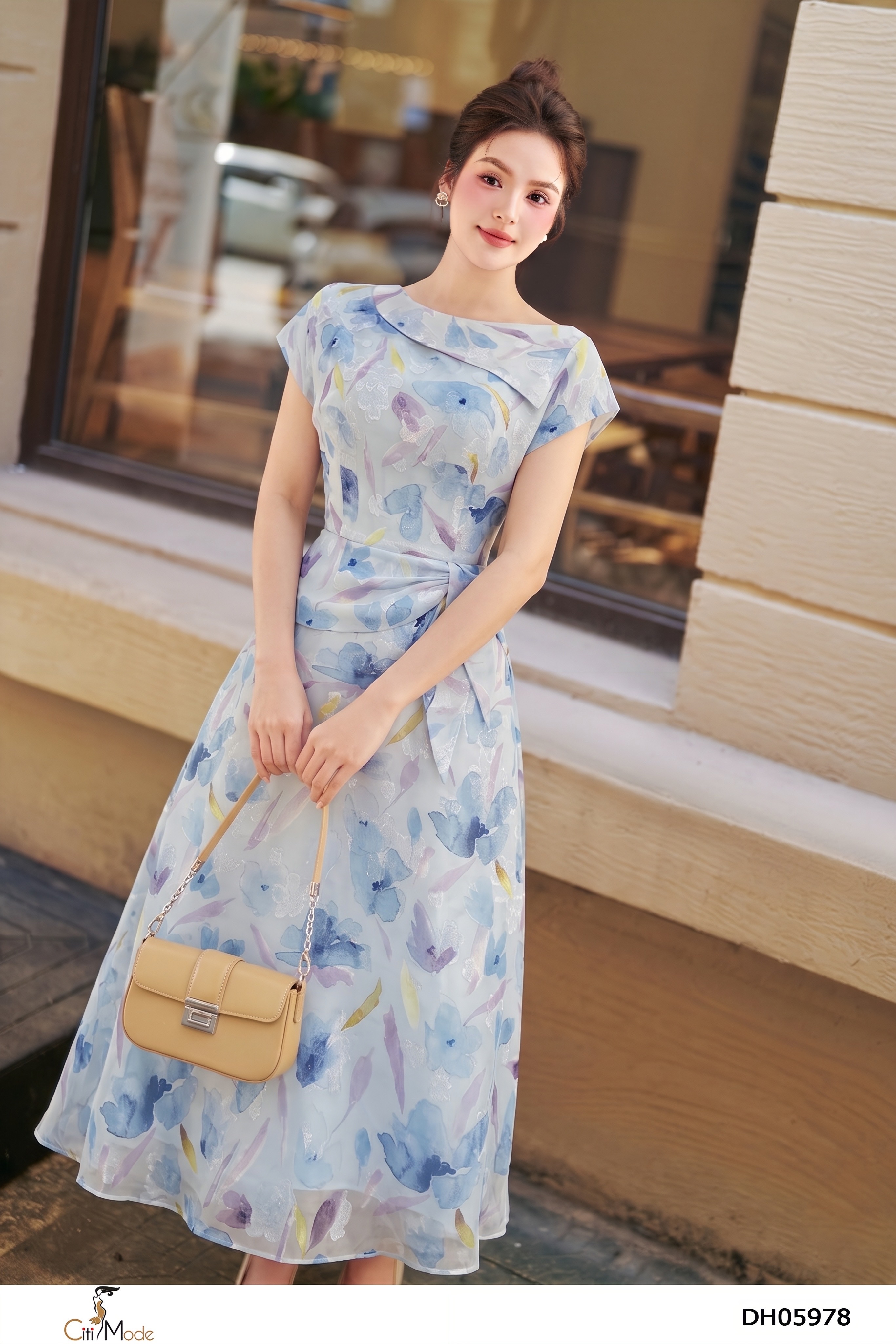 Đầm xòe hoa xanh cổ cách điệu, nhún eo