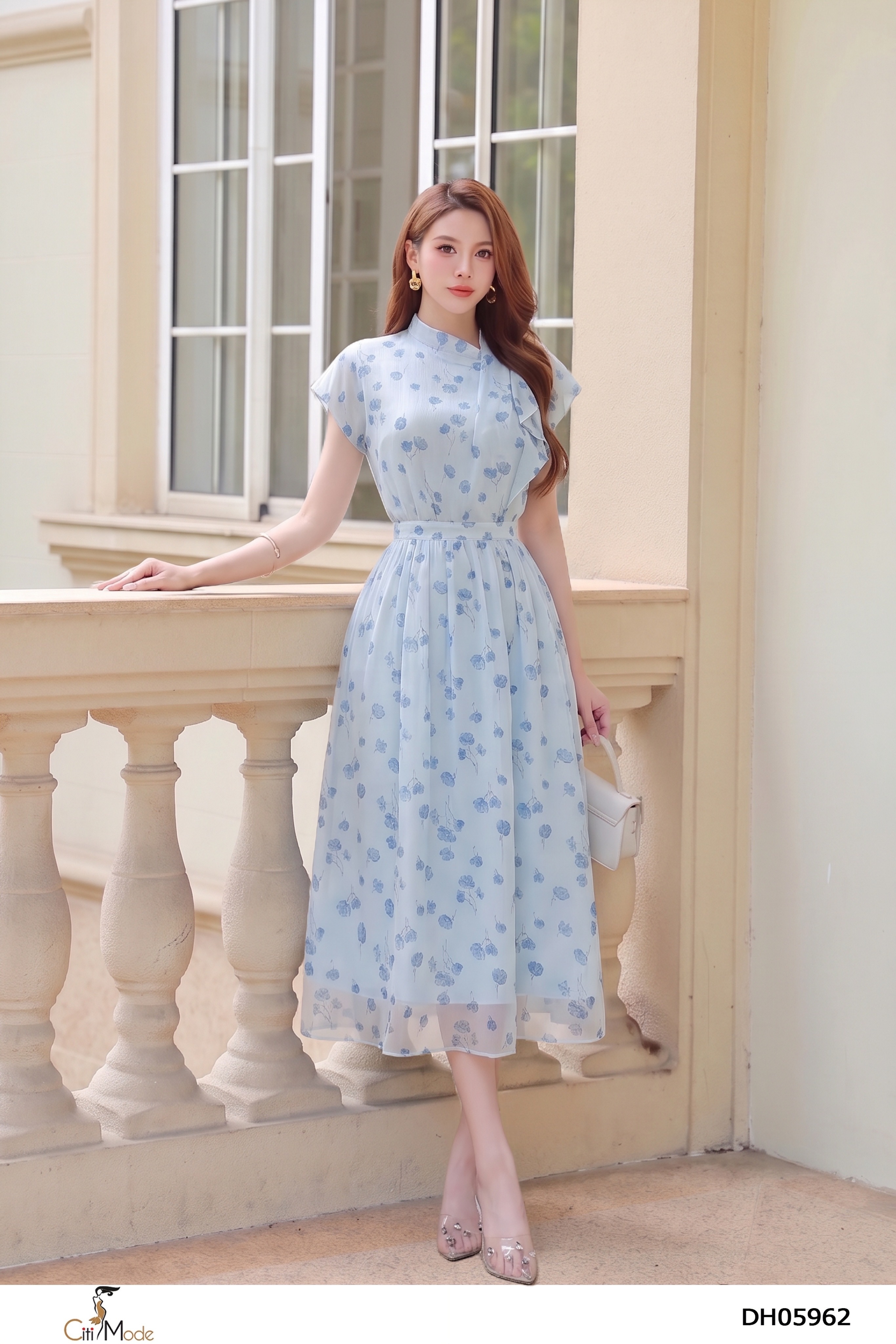 Đầm xờ hoa xanh cổ lệch tay cọc kẹp bèo