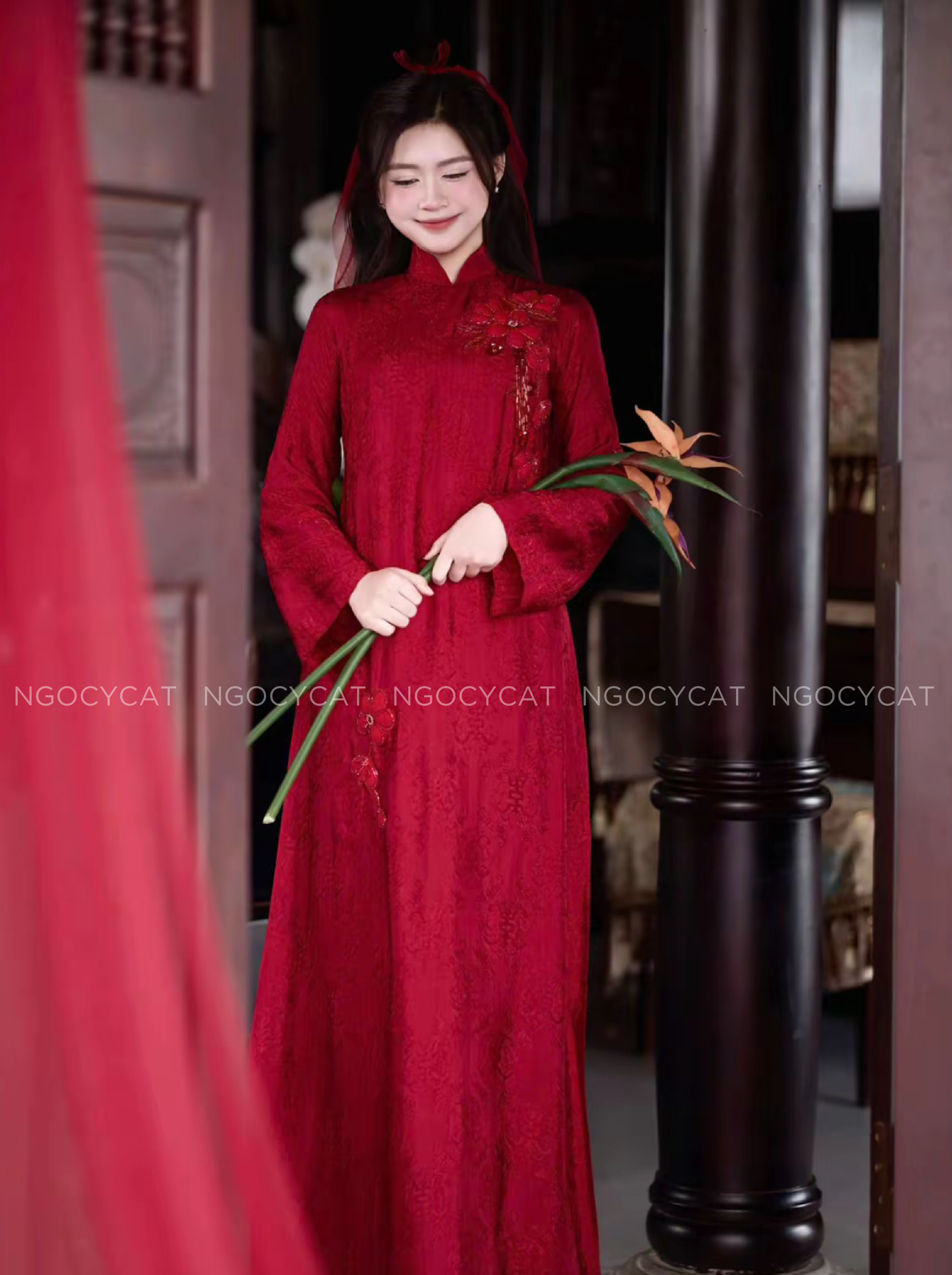 Áo Dài Dâu Rể Đỏ Tơ Tằm Đính Hoa Nổi_thumbnail_1