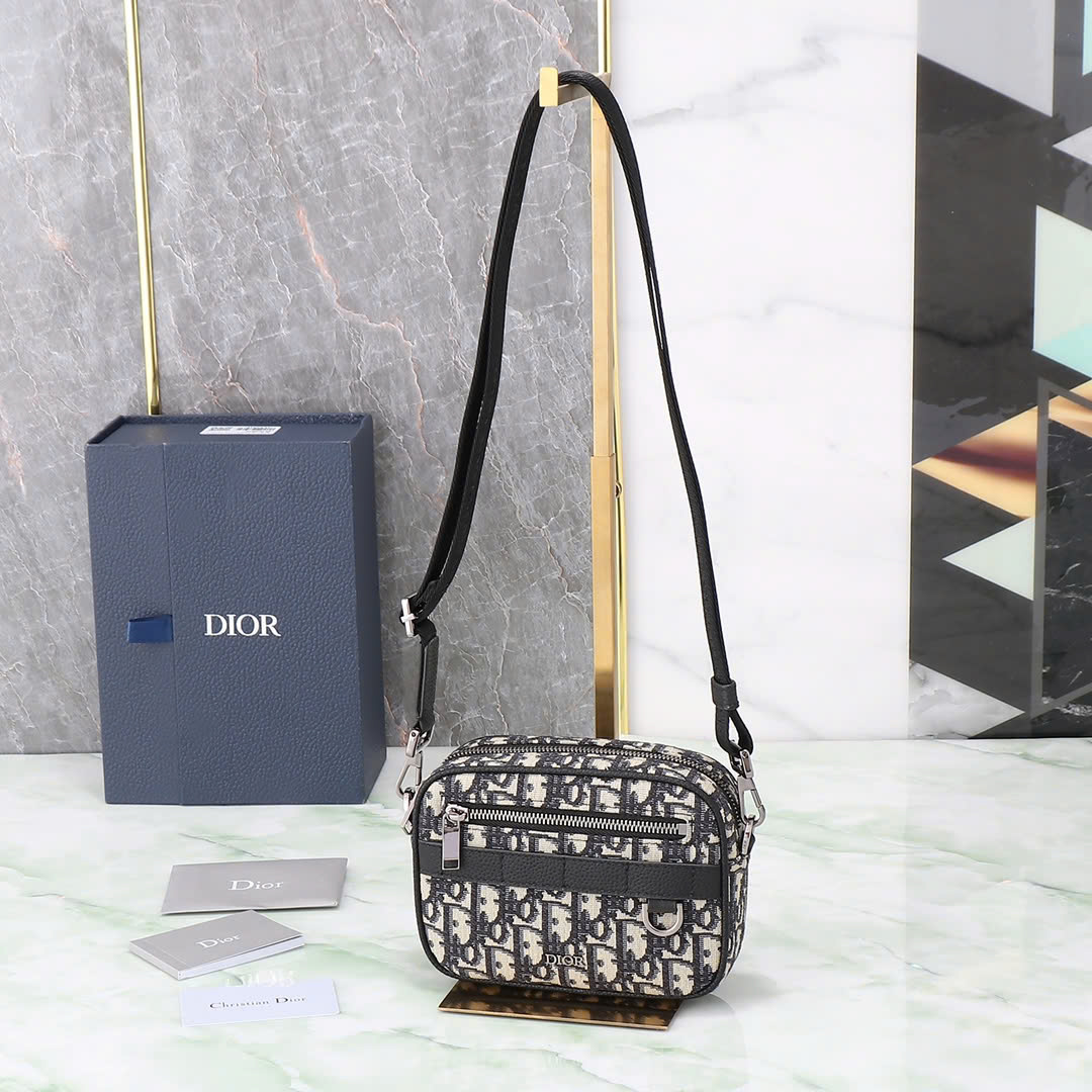 Túi Dior Safari Mini Có Dây Đeo_thumbnail_5