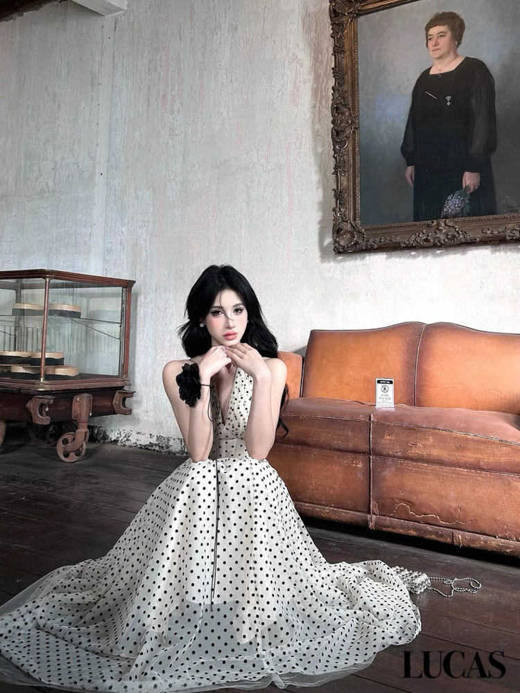 Váy maxi cổ yếm chân xòe chấm bi hạ eo chéo_thumbnail_3