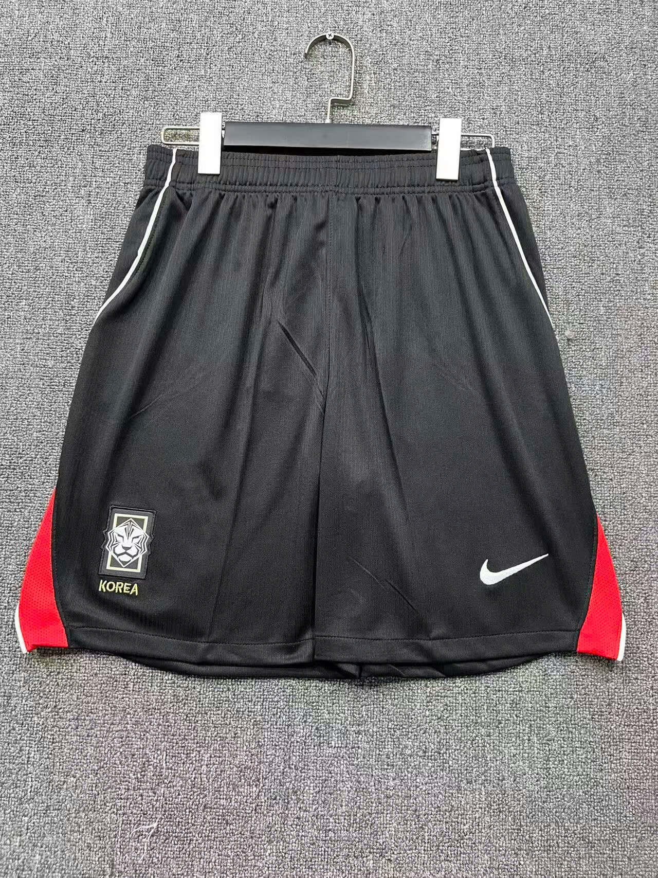 Quần Hàn sân nhà đen WC26