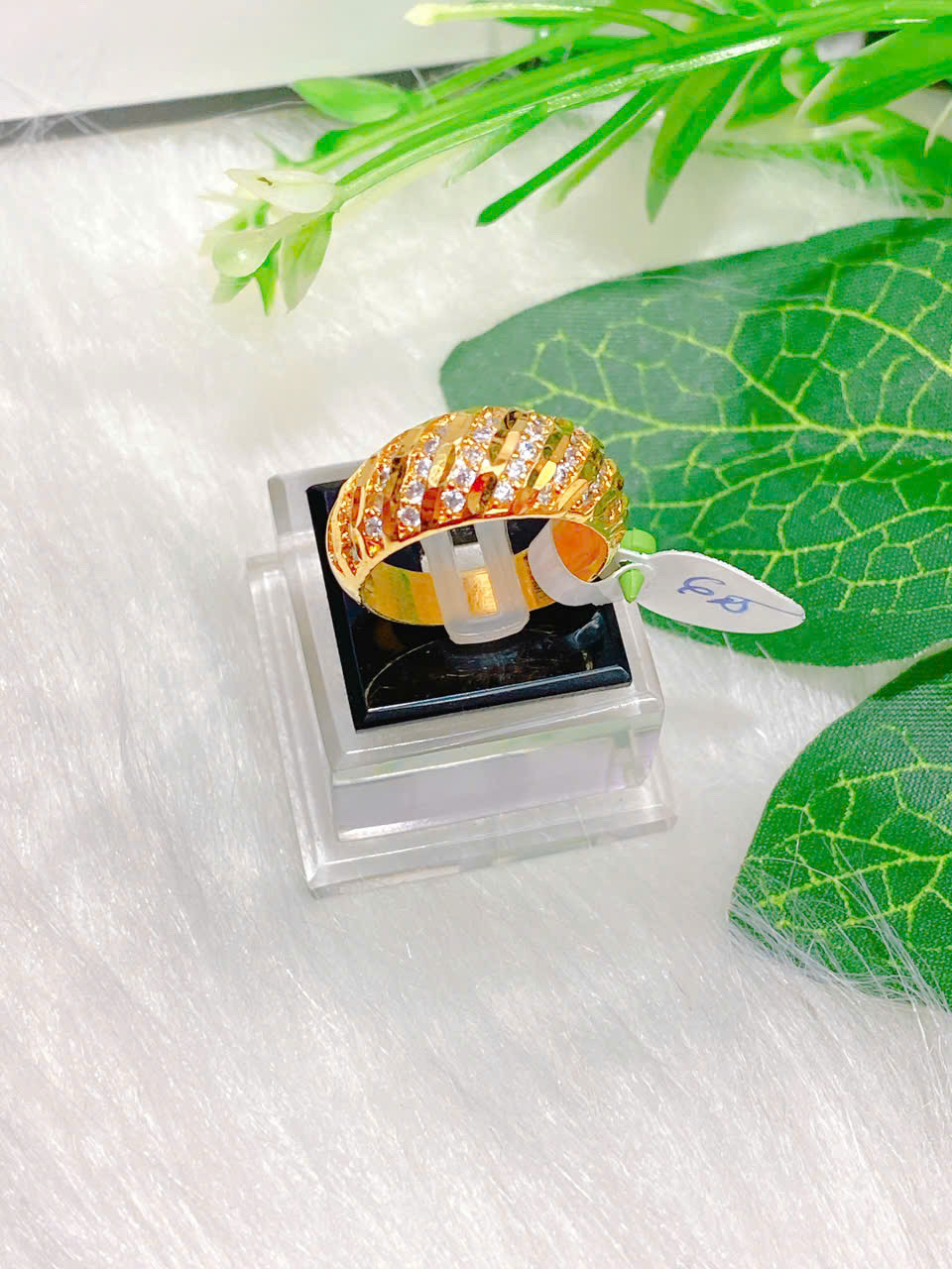 Nhẫn Mo Đá
