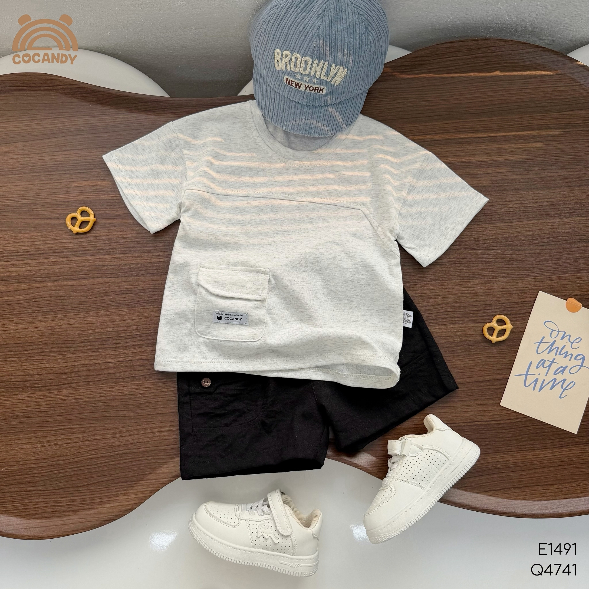 Áo cộc thun GHI NHẠT phối túi lệch CCD