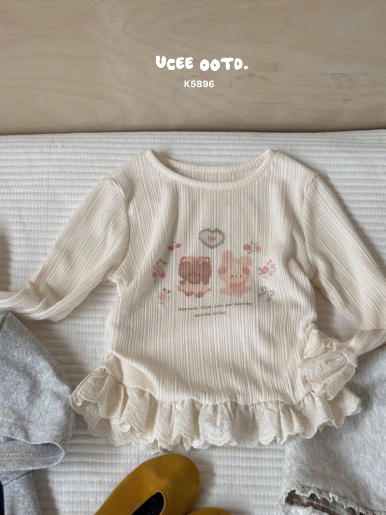 UC12 - Áo thun dài tay nhún bèo hoạ tiết đáng yêu UCEE 5896_thumbnail_0