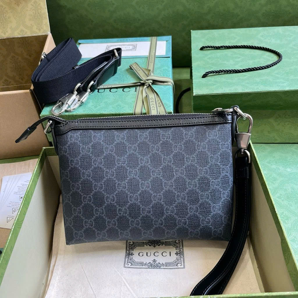  Túi cầm tay, đeo chéo Gucci GG Canvas Messenger Bag With Interlocking