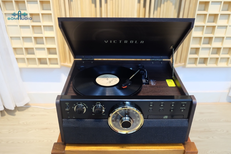Hình ảnh chụp thực tế mâm đĩa than Victrola The Empire tại Bờm Audio