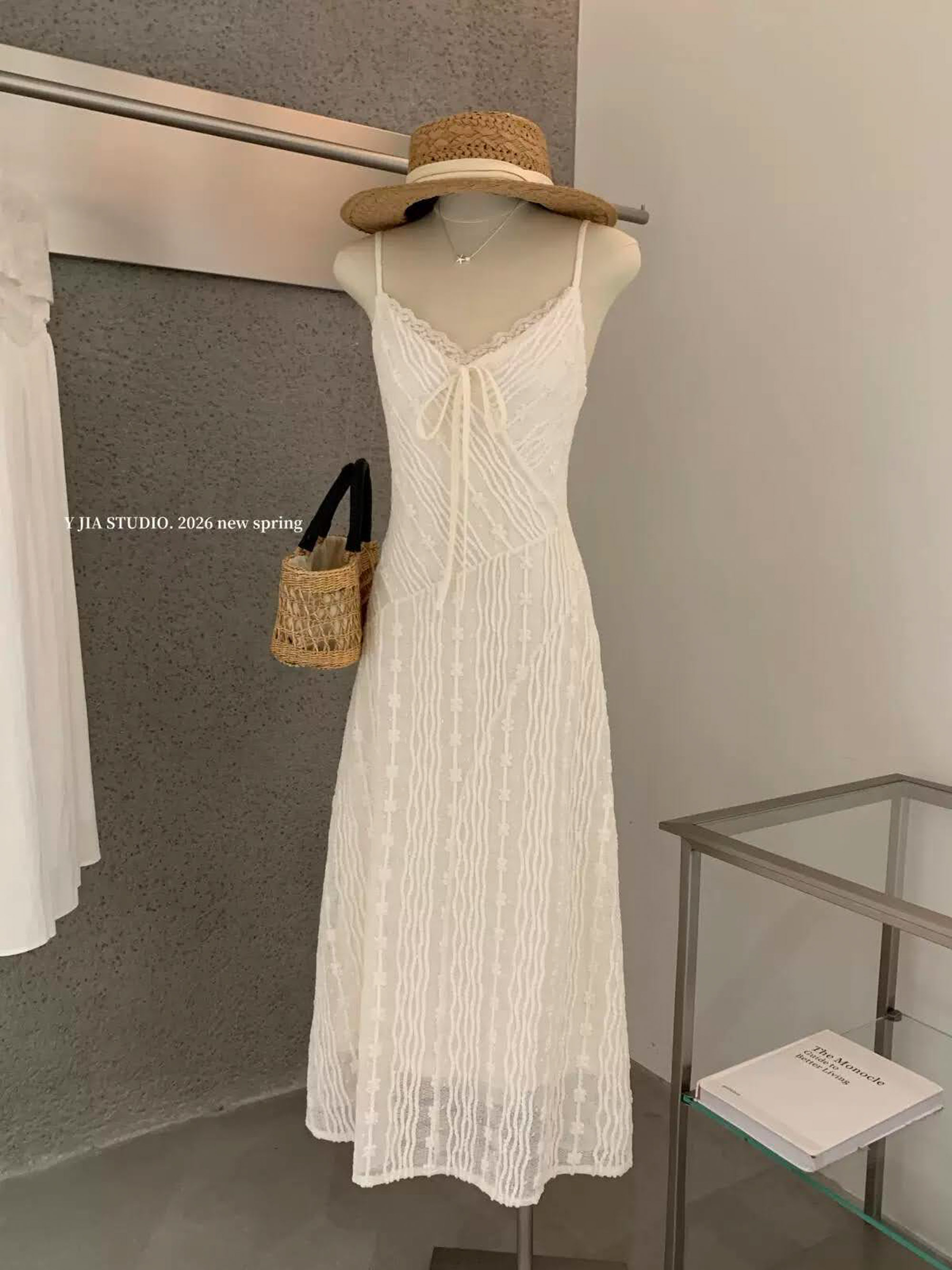 Váy 2 dây cổ tim viền ren buộc nơ, eo nối chéo chân xòe dáng dài vải ren