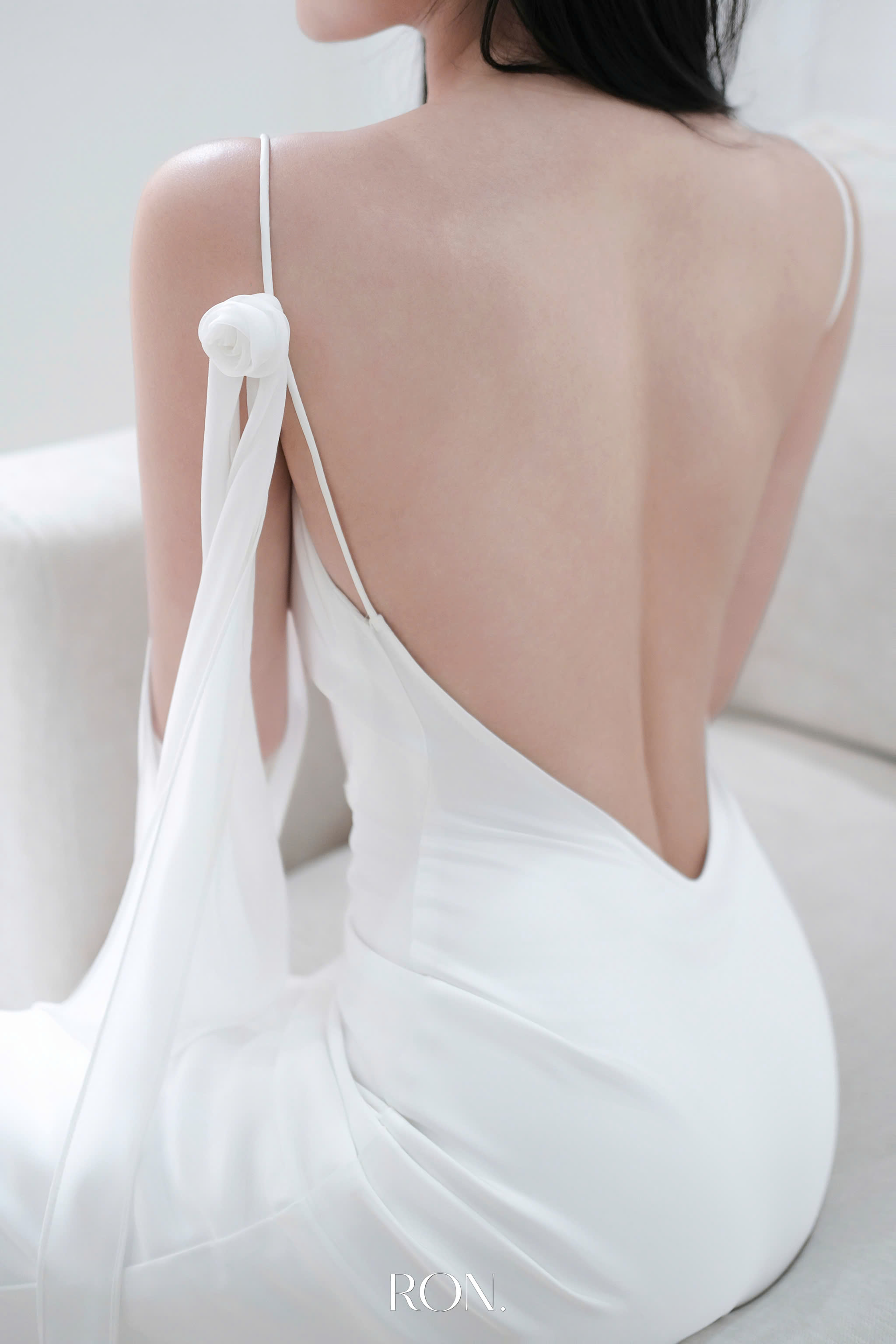 Váy lụa cổ đổ
