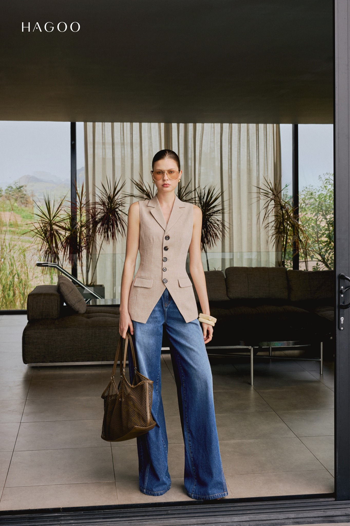 Áo gile bẻ ve khuy sừng to HAGOO_thumbnail_4