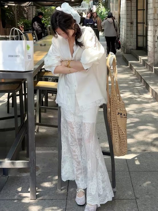 Set áo sơ mi cổ đức cài cúc phối ren tay + gấu áo + váy ren dáng đuôi cá dáng dài