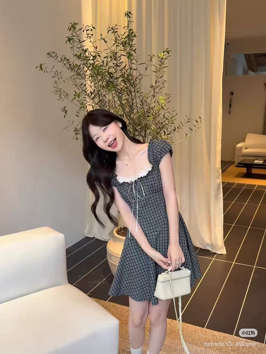 Lucas - Váy caro cổ vuông dáng ngắn xòe A viền ngực trắng buộc nơ_thumbnail_3