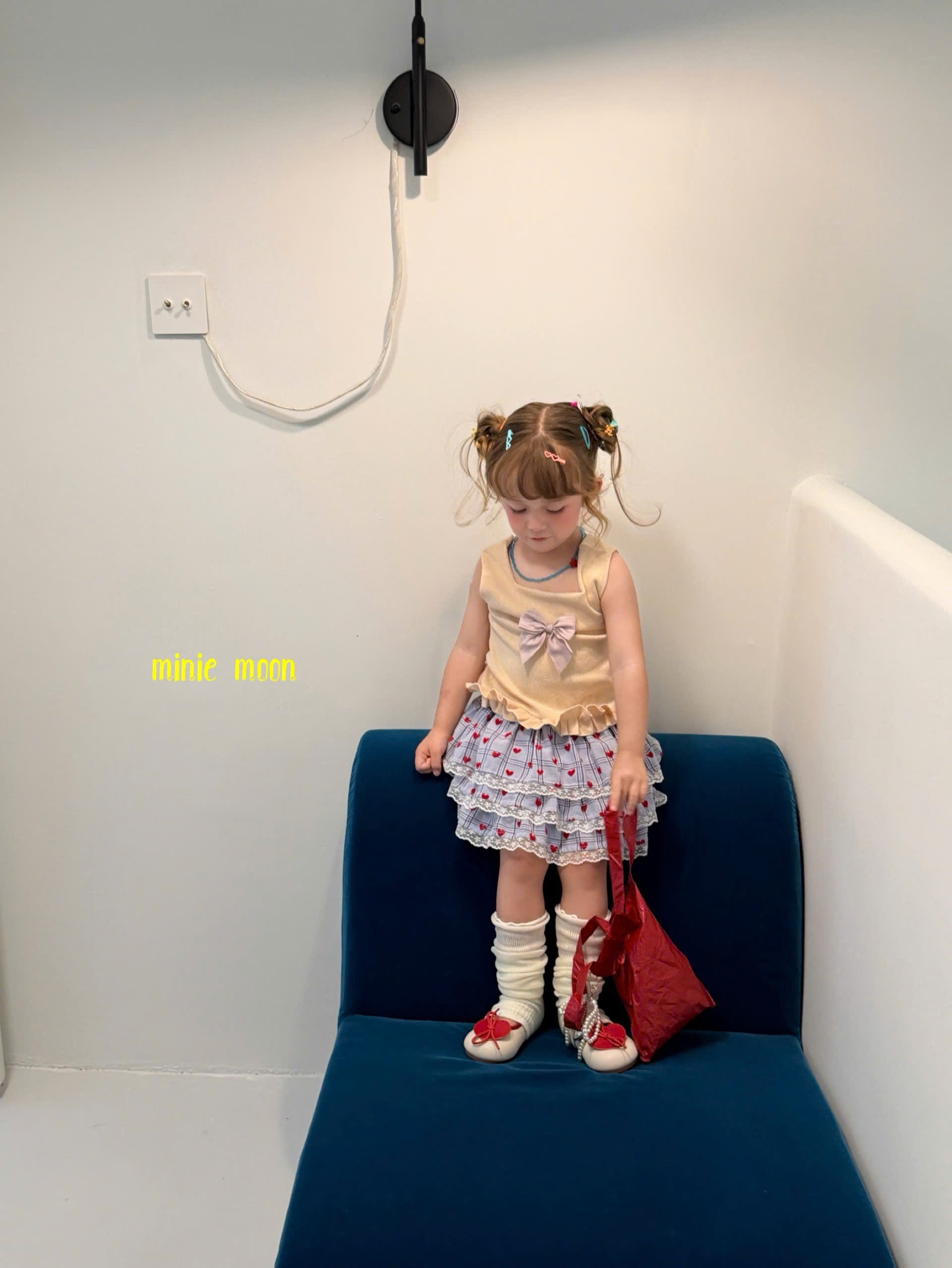 MM09 - Áo sát nách đính nơ trước ngực hãng Miniemoon