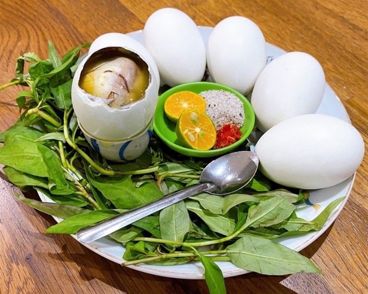 Trứng vịt lộn ( chục )