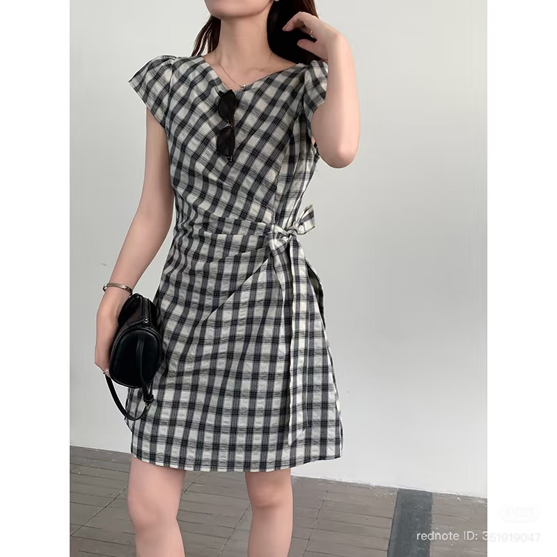 Lucas - Váy cổ tròn cộc tay rúm lệch eo dáng ngắn_thumbnail_2